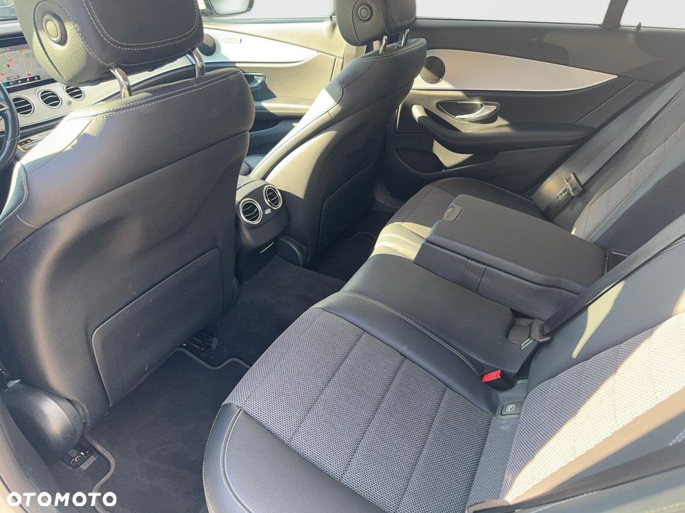 Mercedes-Benz Klasa E 220 d 4-Matic AMG/Avantgarde - 17