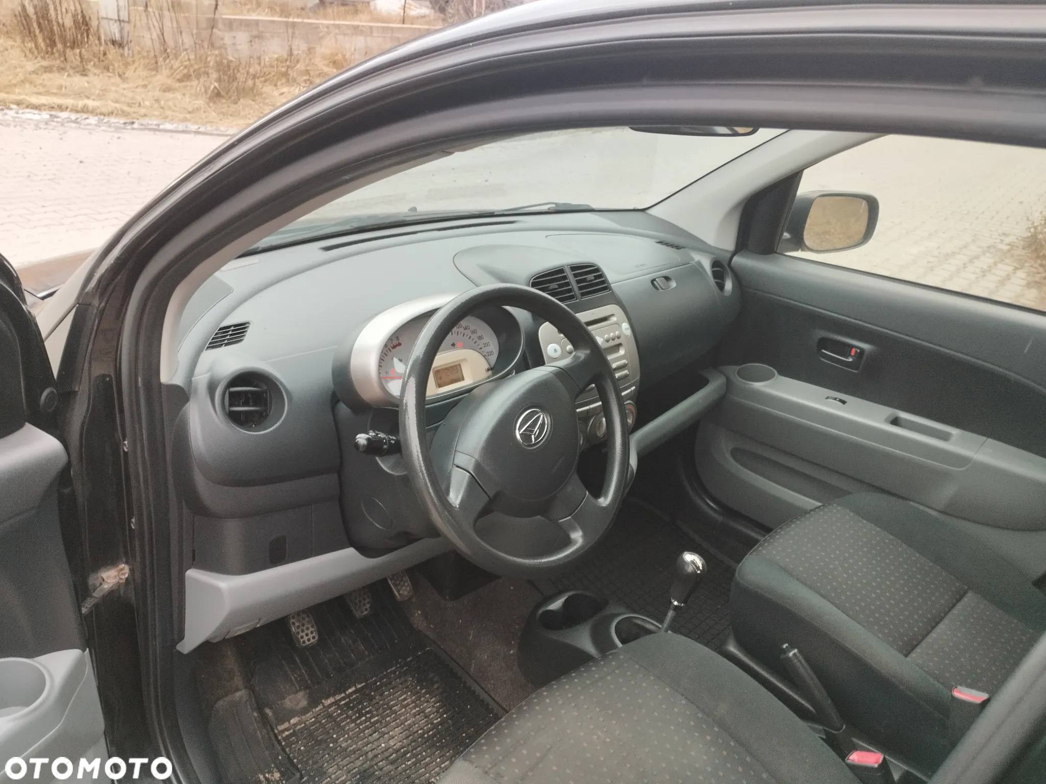 Daihatsu Sirion 1.0 - 6