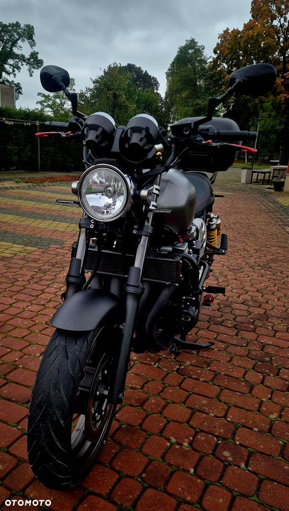 Yamaha XJR - 10