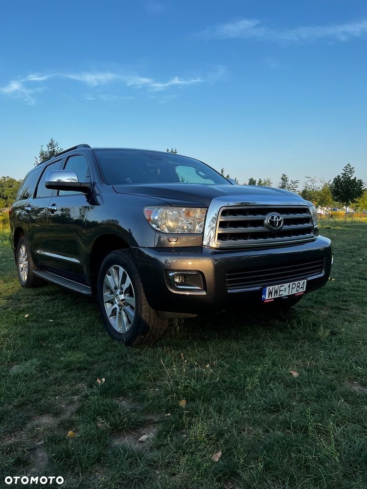 Toyota Sequoia - 8