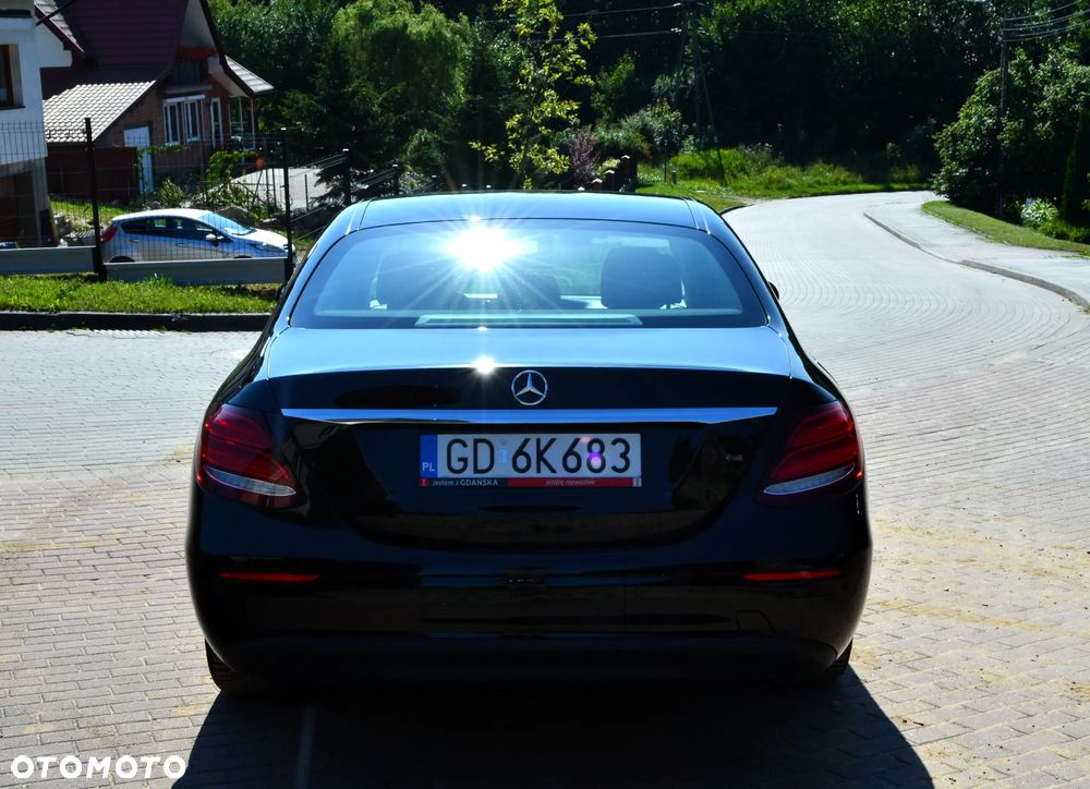 Mercedes-Benz Klasa E 220 d 4-Matic 9G-TRONIC - 14