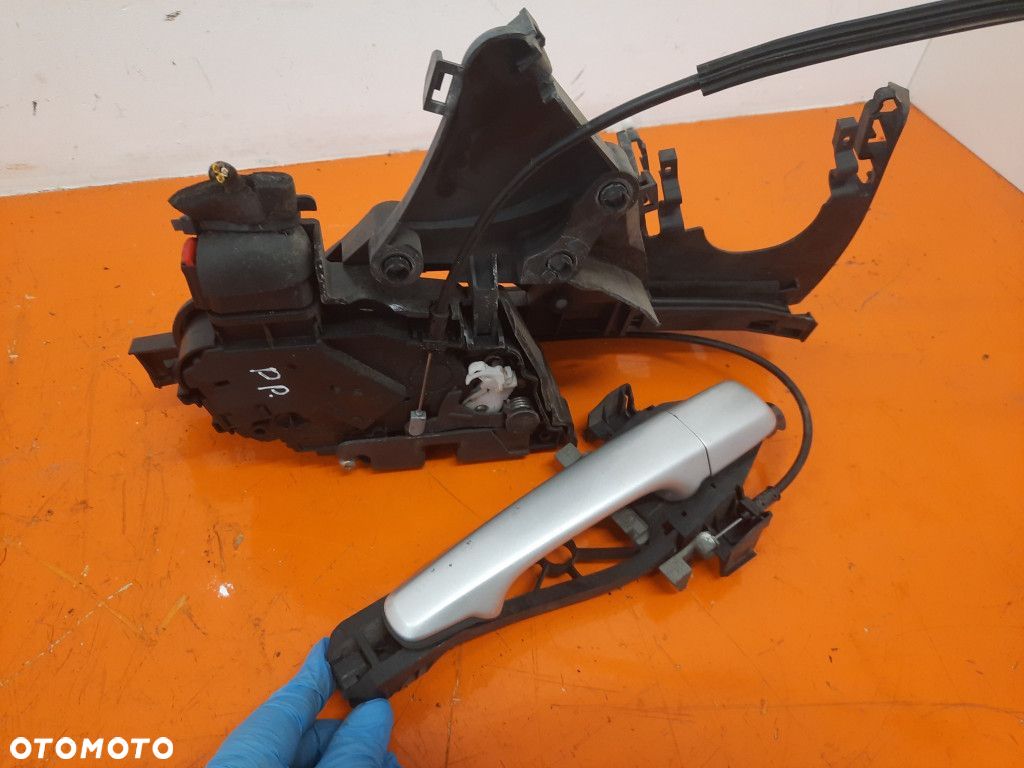 VOLVO V50 I 03-11 KOMBI KLAMKA ZAMEK DRZWI PRZÓD PRAWY 240015103 426-26 - 1