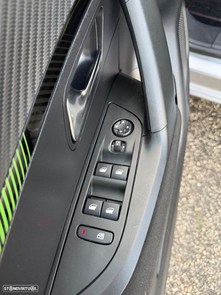 Peugeot 2008 1.2 PureTech Style - 17