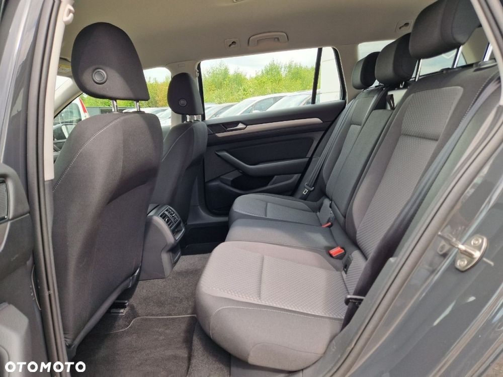 Volkswagen Passat - 8