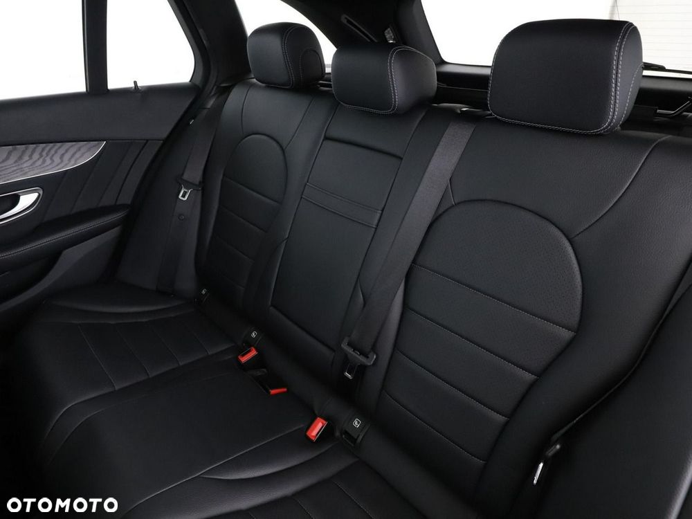 Mercedes-Benz Klasa C 180 9G-TRONIC AMG Line - 18