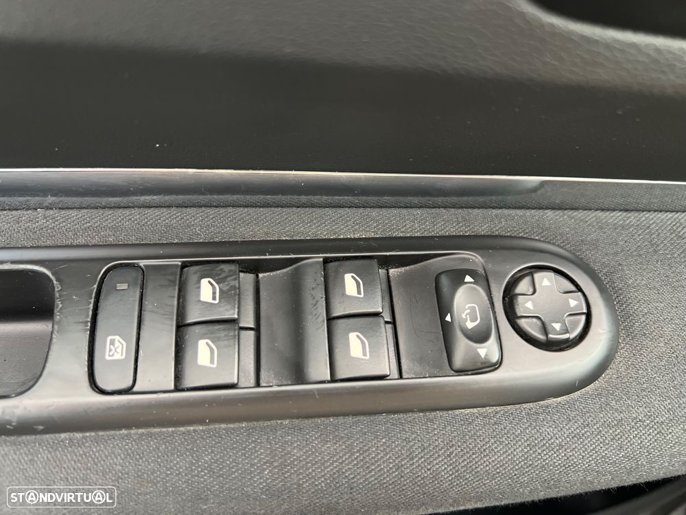 Peugeot 5008 1.6 BlueHDi Style - 24
