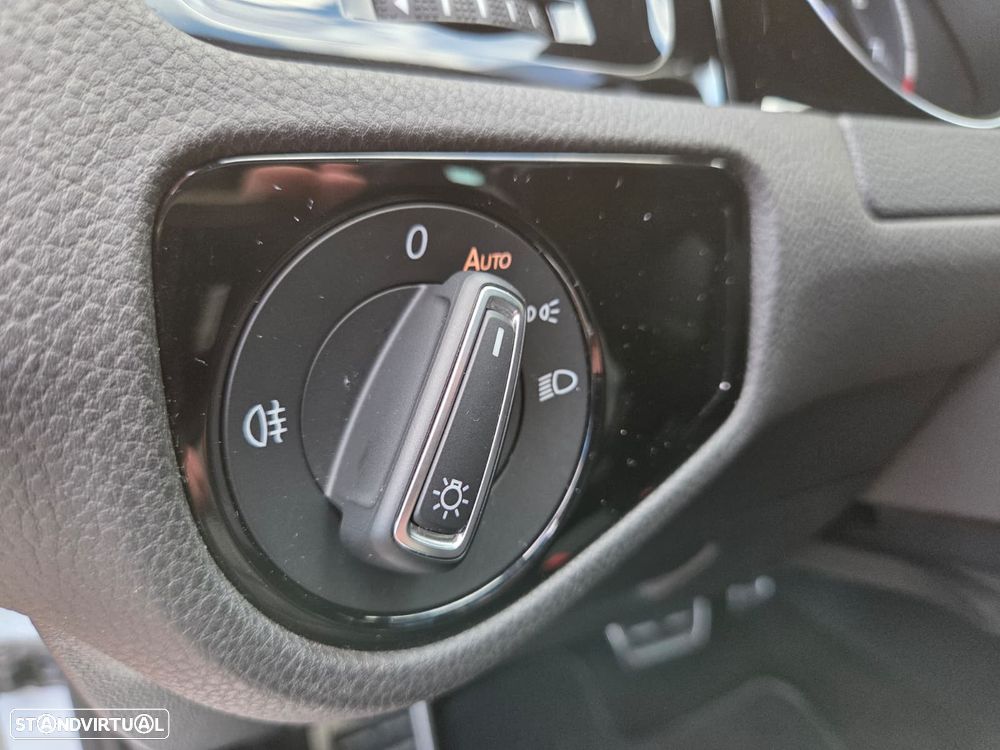 VW Golf R 2.0 TSI OPF 4Motion DSG - 36