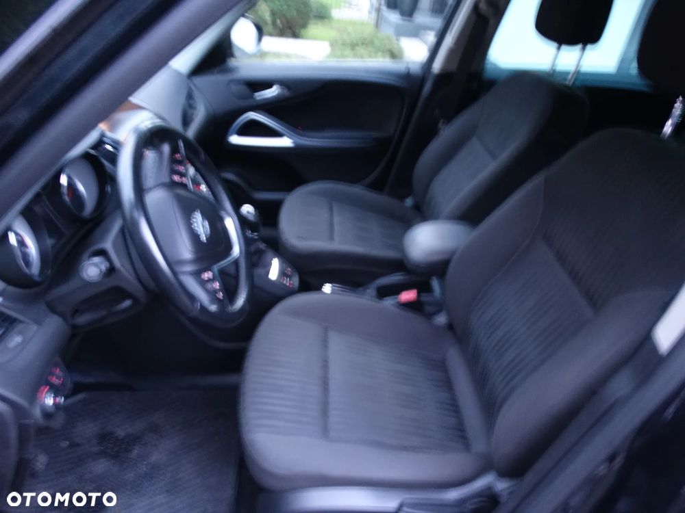 Opel Zafira - 10