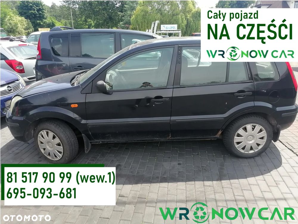 Ford Fusion I (02-05r.) 1.4 TDCI 68KM. Silnik  F6JA, F6JB 7S6Q-6006-AA RM77S6Q-6006-AA Skrzynia 2N1R 7002-PB 2N1R 7002-PD [Przeł. Głów. 3,37] B5/IB5 CIB5 lakier Deep Navy .Cały na części.GWARANCJA !!! Przód Tył Zestaw Komplet Drzwi Klapa Zderzak Błotnik Maska Grill Atrapa Szyba Pas Lampa Lusterko Boczki Fotel Kanapa Kokpit Deska Rozdzielcza Przełącznik Włącznik Sterownik Przewody Wiązka Instalacja Moduł Komputer Czujnik Listwa Pompa Alternator Wtryski Głowica Rozrusznik Kompresor Sprzęgło Dwumas Silnik Skrzynia ABS Klimatyzacji Paliwa Wspomagania Kolektor Turbina Przepustnica Zawór Chłodnica Koło Hak Belka Sanki Zawieszenie Mcpherson Półoś Amortyzator Wydech Tłumik Zacisk Most - 1