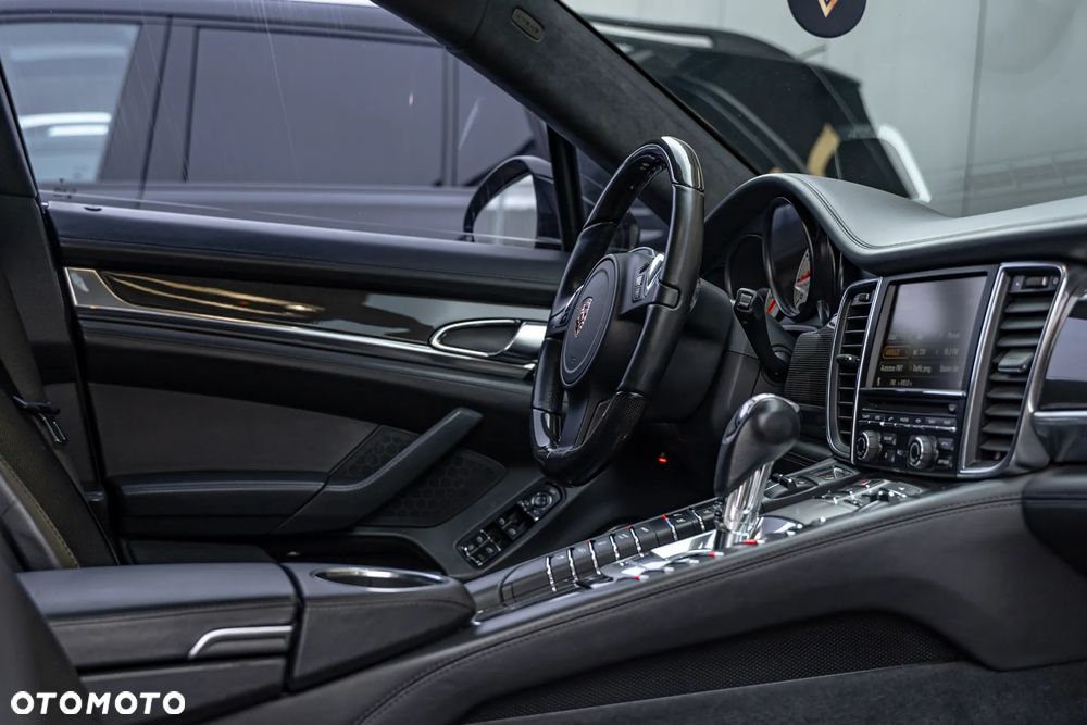 Porsche Panamera Turbo PDK - 27