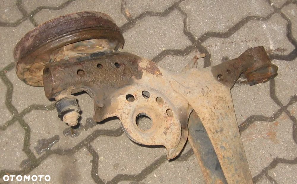 belka zawieszenie sanki tył TOYOTA YARIS I - 5