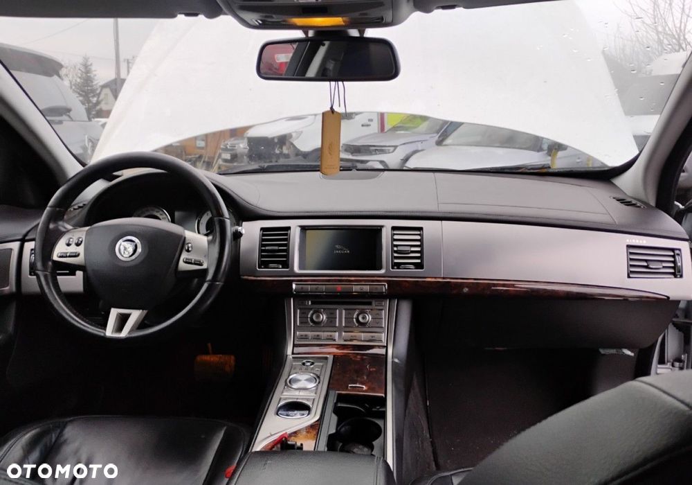 Jaguar XF - 7