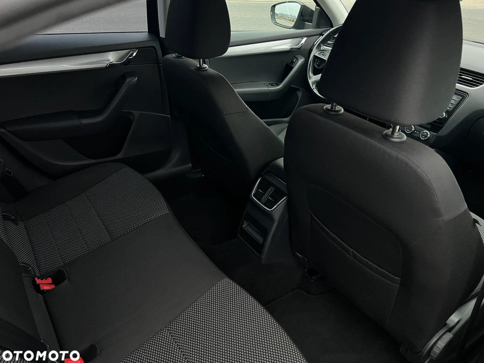 Skoda Octavia 1.6 TDI Family DSG - 12