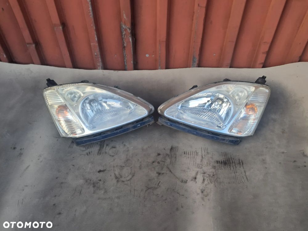 Honda Civic VII Lampa przednia