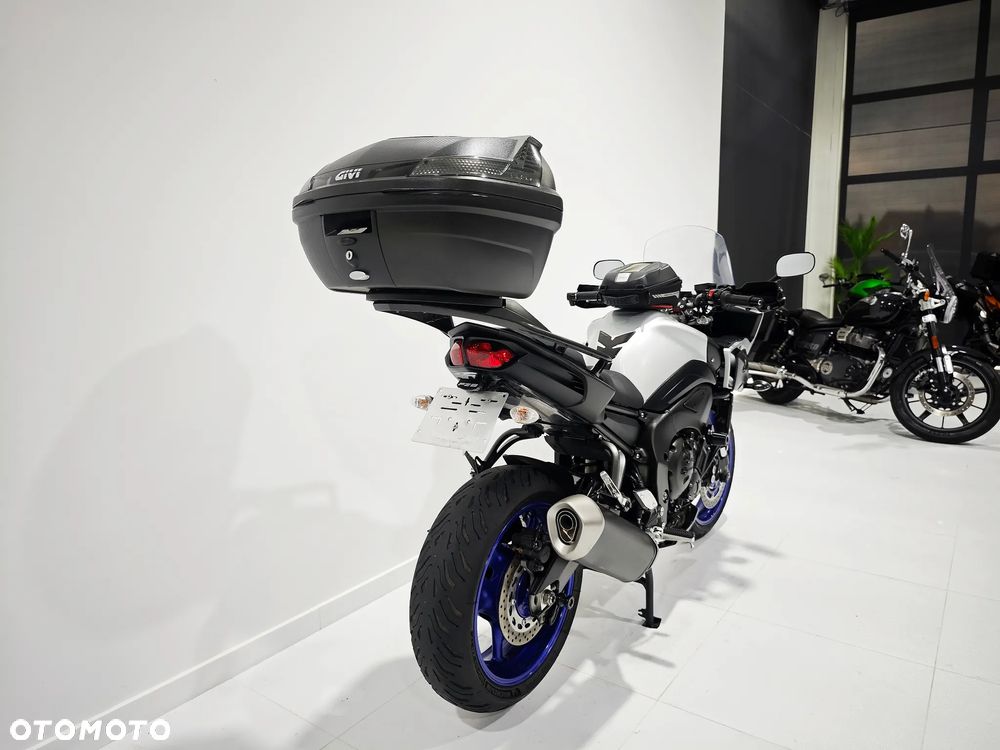 Yamaha FZ - 11
