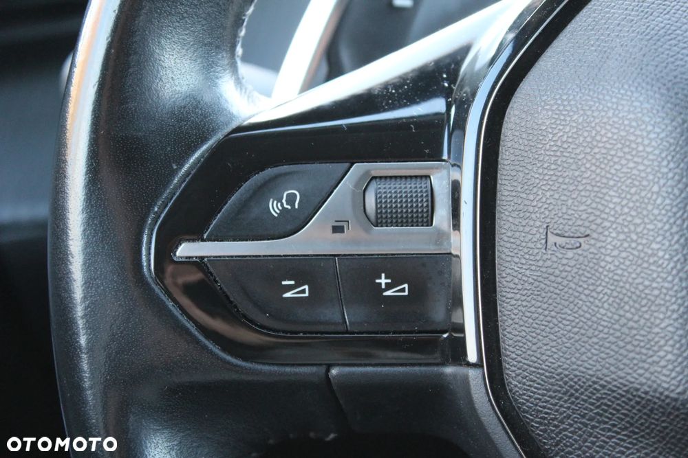 Peugeot 2008 1.2 PureTech Allure S&S EAT8 - 18