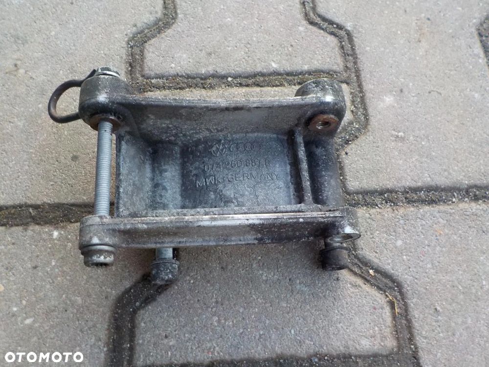VW T4 LT 2.5TDI ŁAPA SPRĘŻARKI KLIMATYZACJI 074260887B - 2