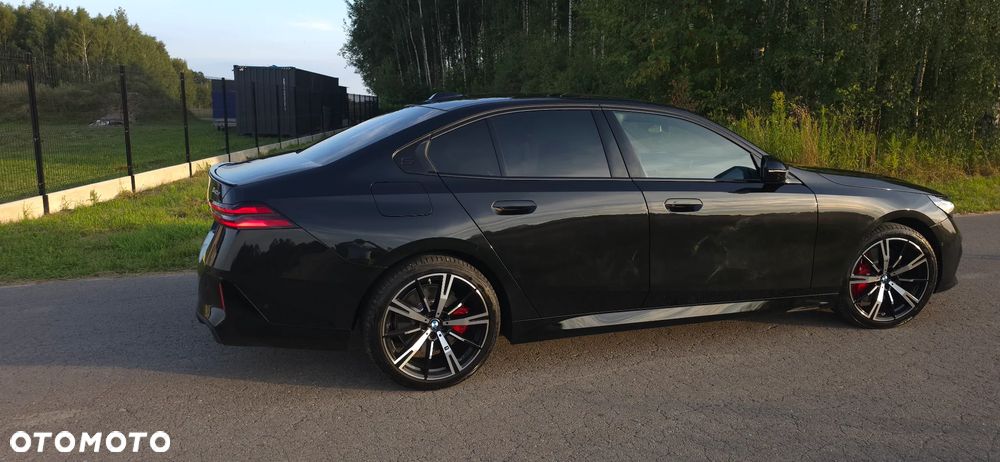 BMW Seria 5 2025 photo 2