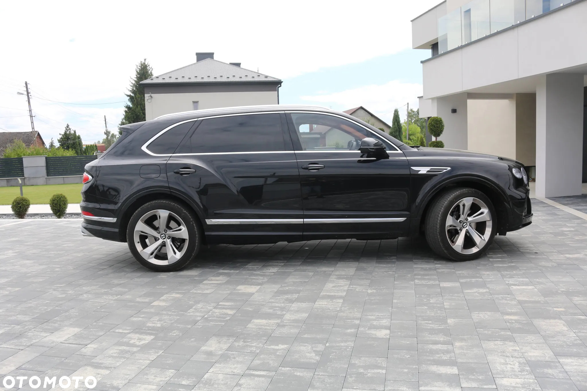 Bentley Bentayga - 4