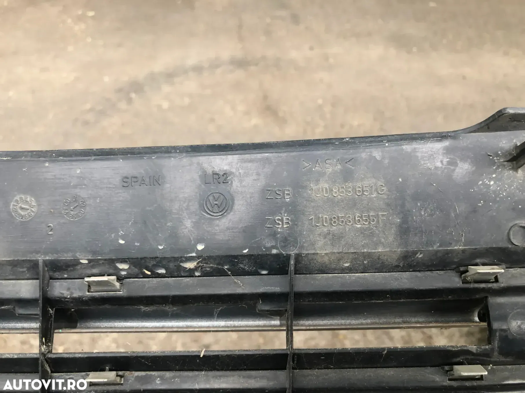 Grila centrala bara fata VW Volkswagen Golf 4 gri argintiu 2002 - 5