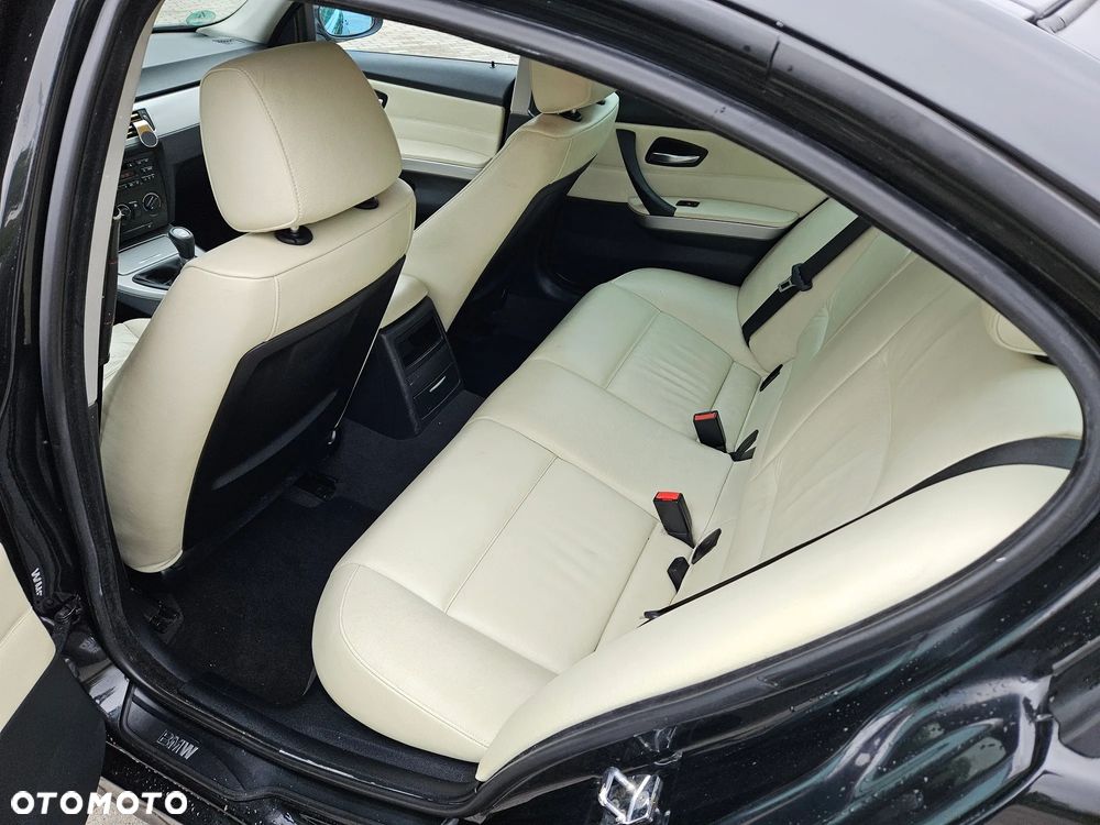 BMW Seria 3 320i - 10