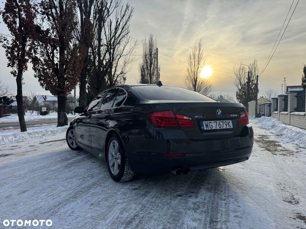 BMW Seria 5 528i xDrive - 1