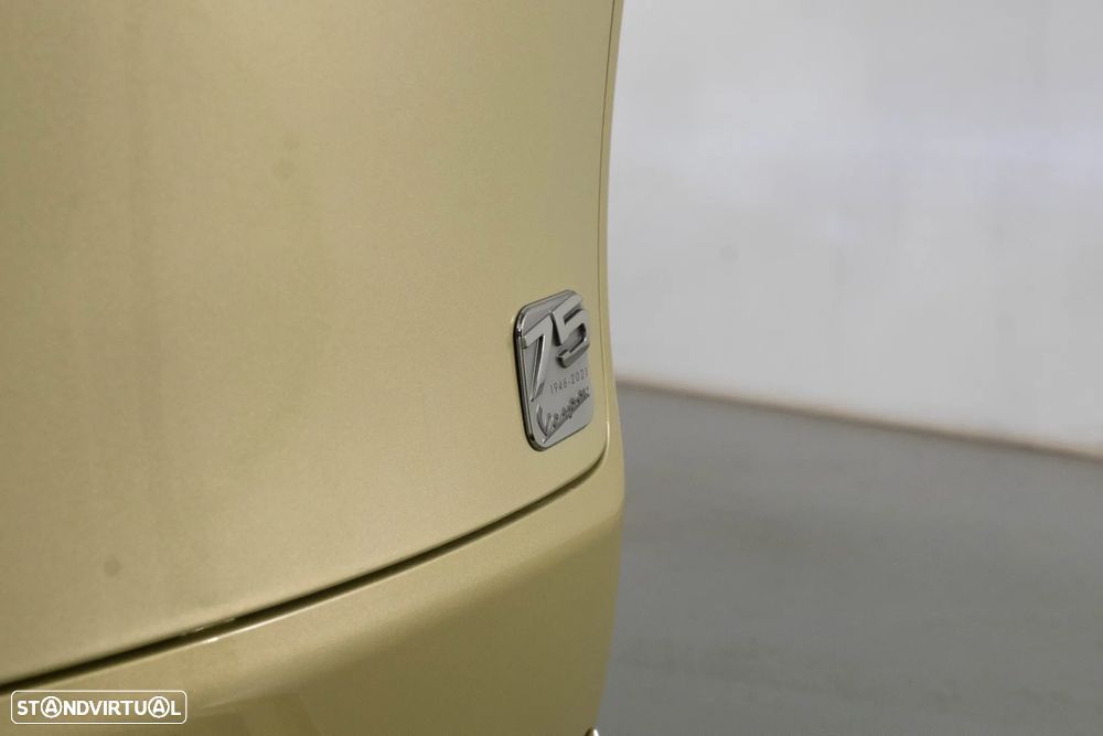 Piaggio Vespa GTS 300 75º Aniversário - 9