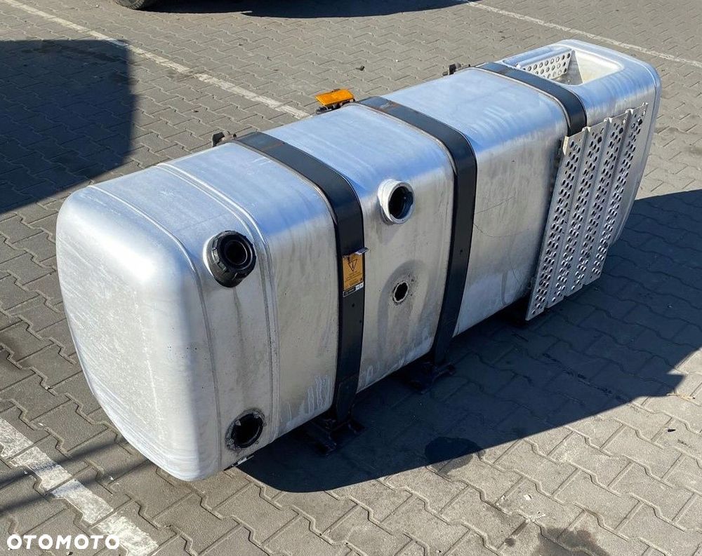 KOMPLETNY ZBIORNIK PALIWA MERCEDES ACTROS ANTOS AROCS 660L A 960 470 35 01 - 4