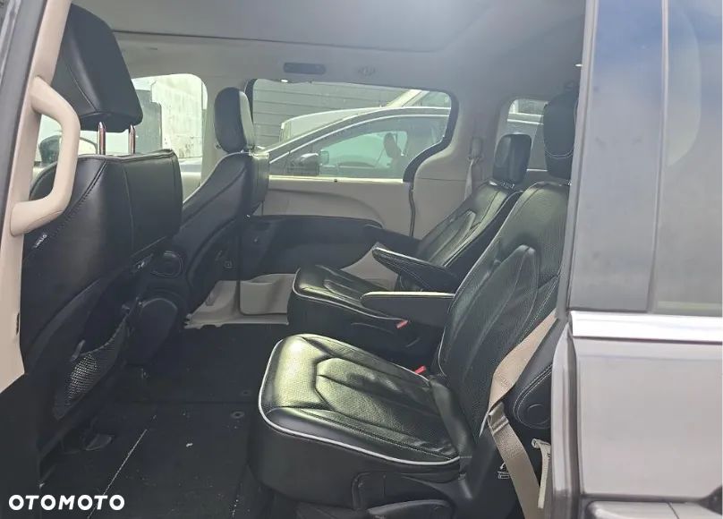 Chrysler Pacifica - 11