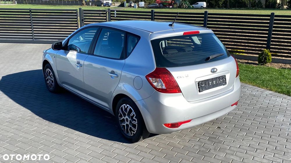 Kia Ceed 1.4 CVVT Attract - 12
