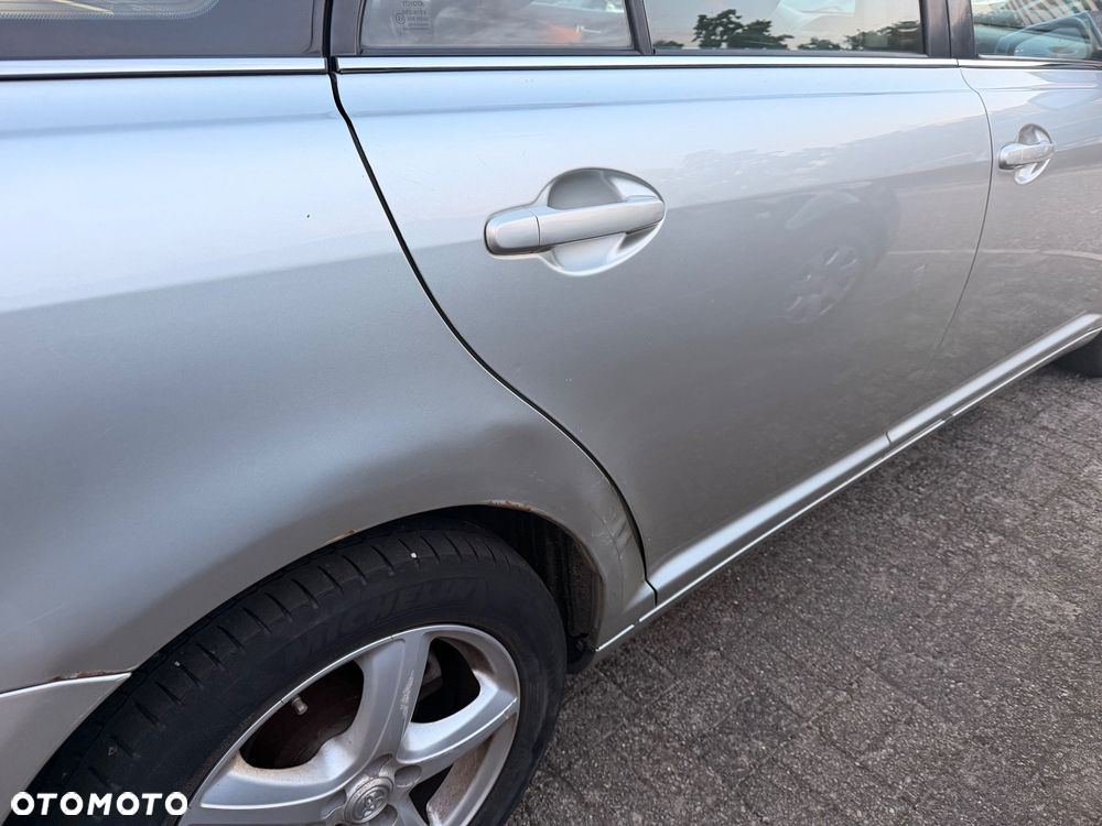 Toyota Avensis 2.0 D-4D Combi - 28