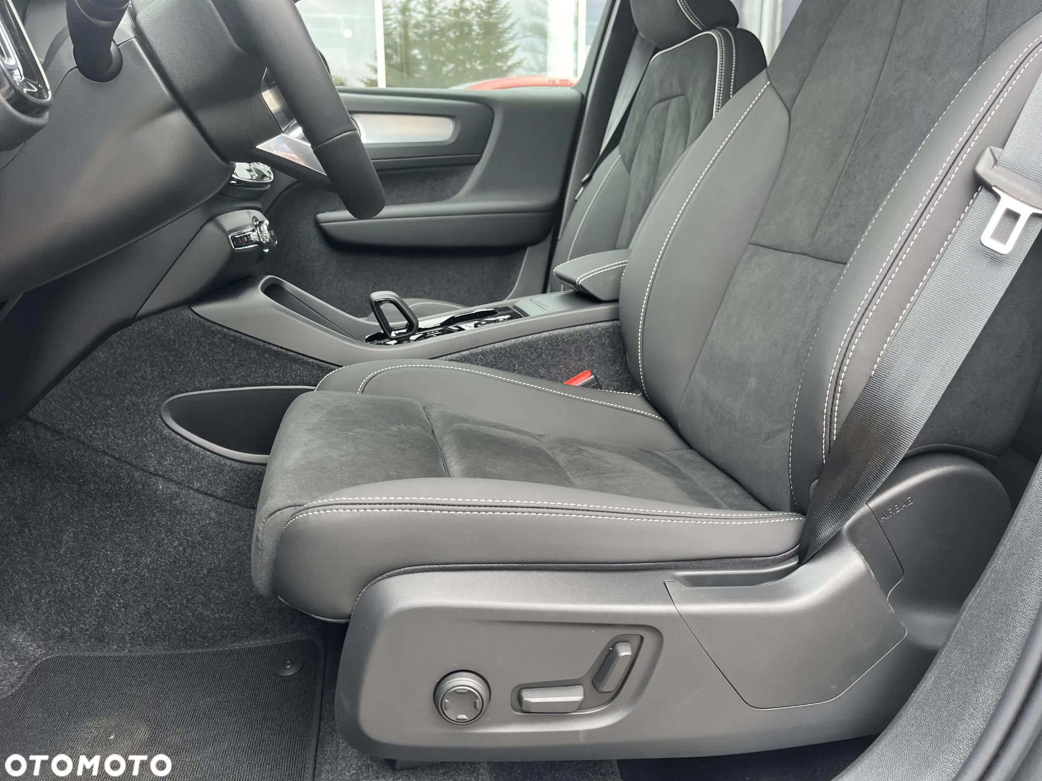 Volvo XC 40 B3 Plus Dark - 15
