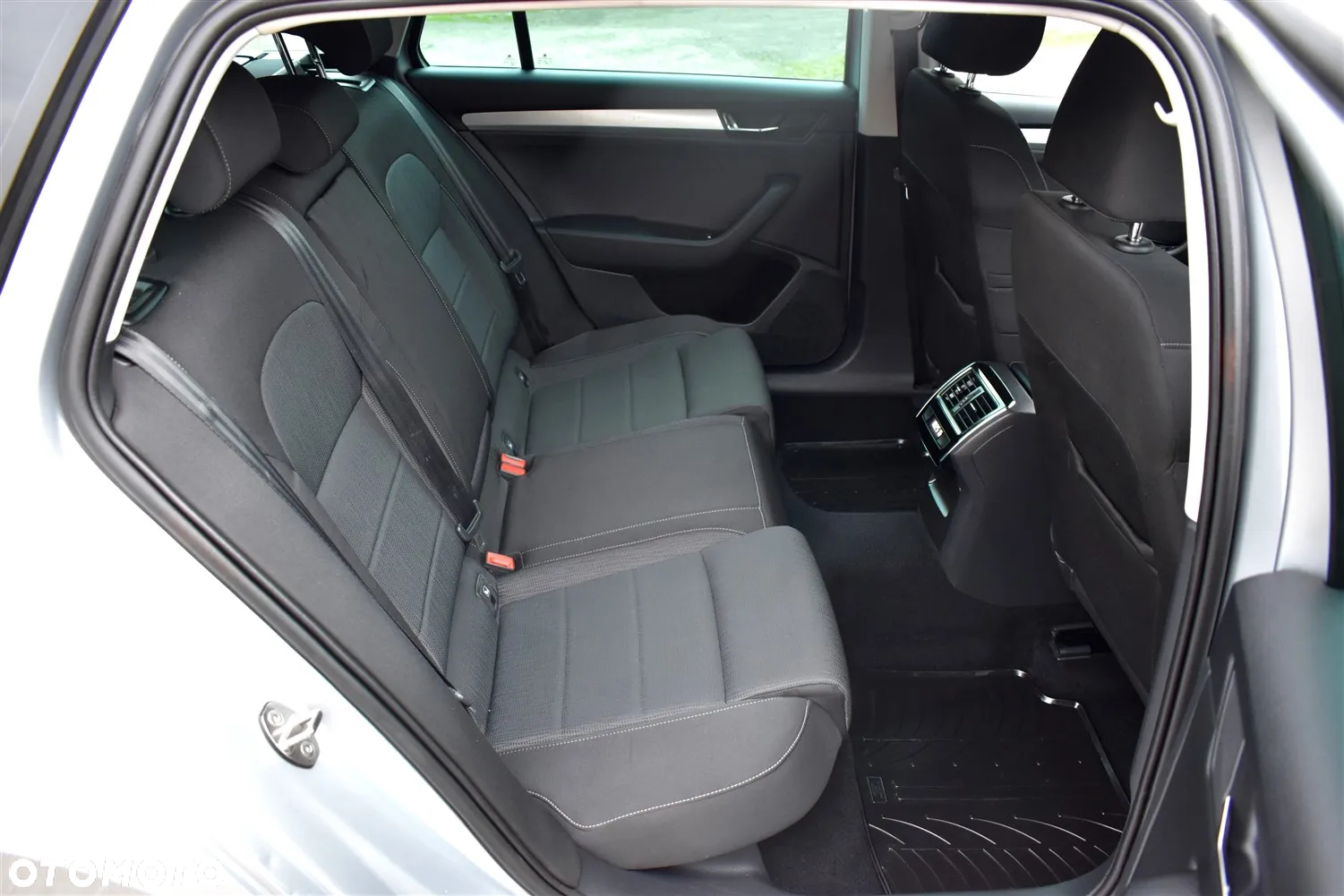 Skoda Superb Combi 2.0 TDI DSG Ambition - 20