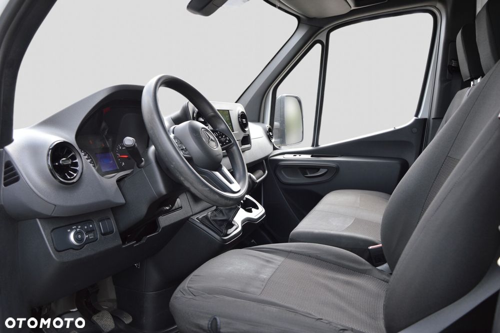 Mercedes-Benz Sprinter - 11