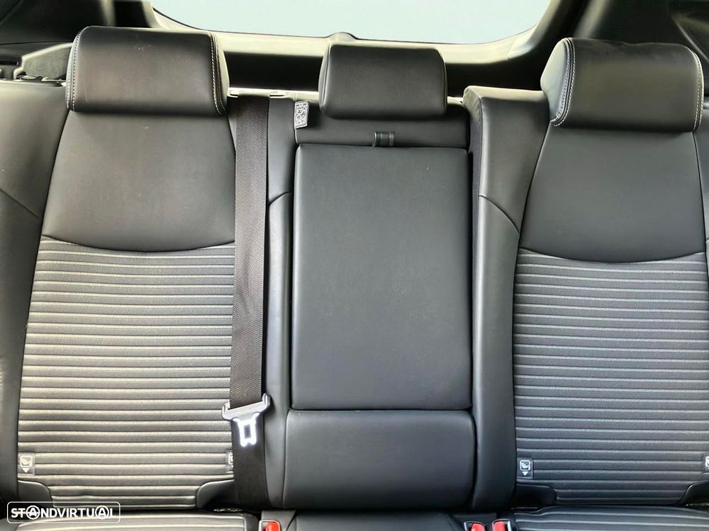 Toyota RAV4 2.5 HDF Black Edition - 15