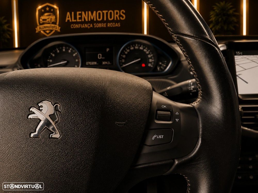 Peugeot 2008 1.2 PureTech Allure EAT6 - 21