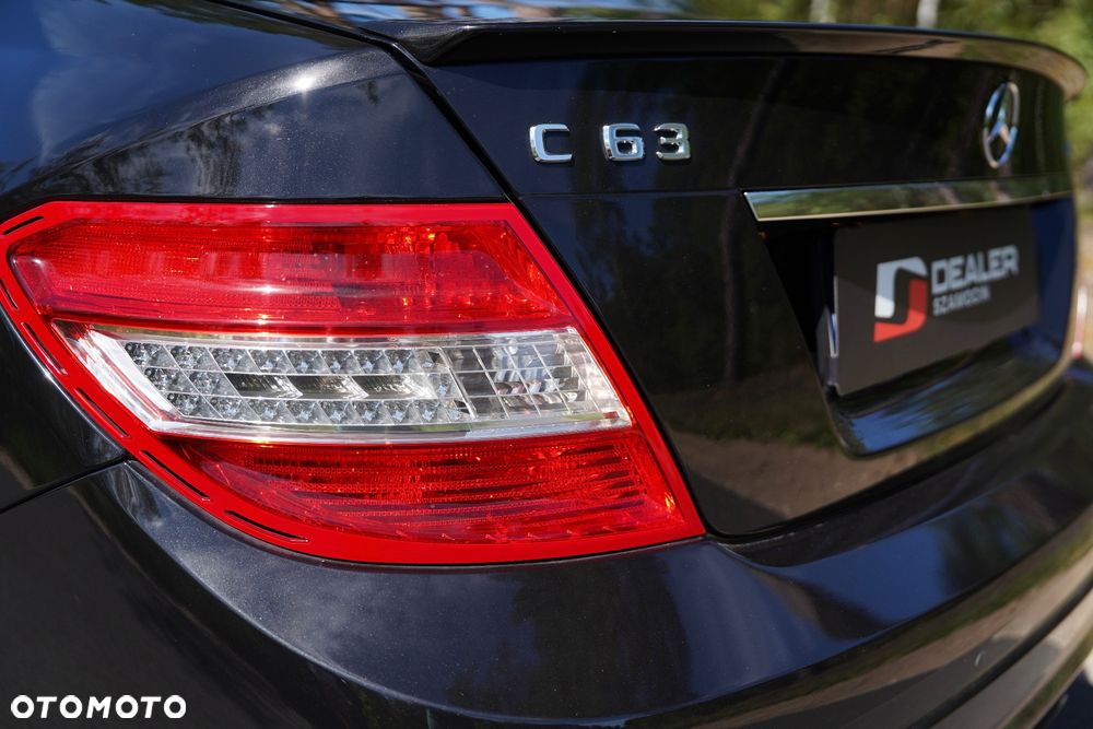 Mercedes-Benz Klasa C 63 AMG 7G-TRONIC SPORT EDITION - 28