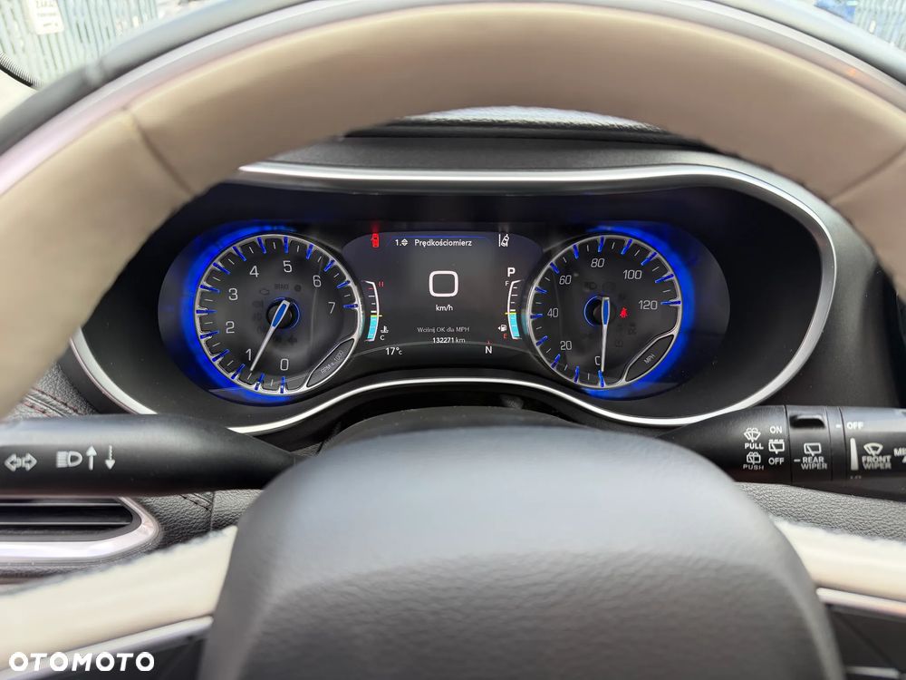 Chrysler Pacifica - 34