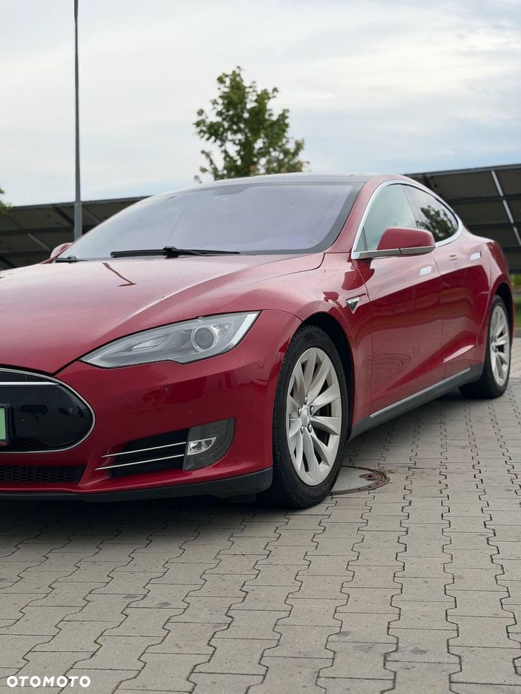 Tesla Model S - 6