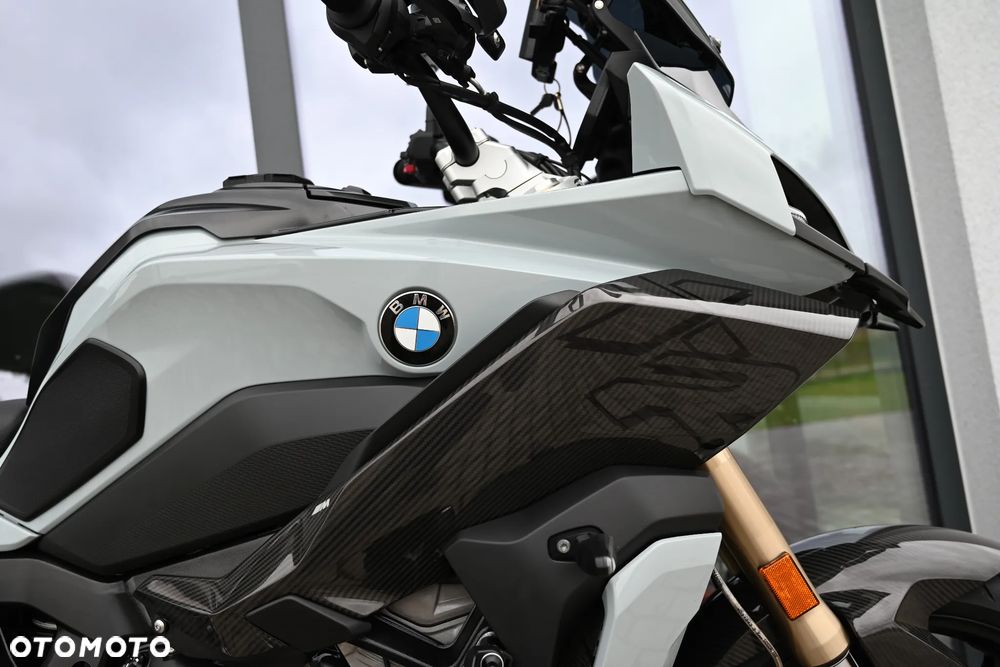 BMW XR - 18