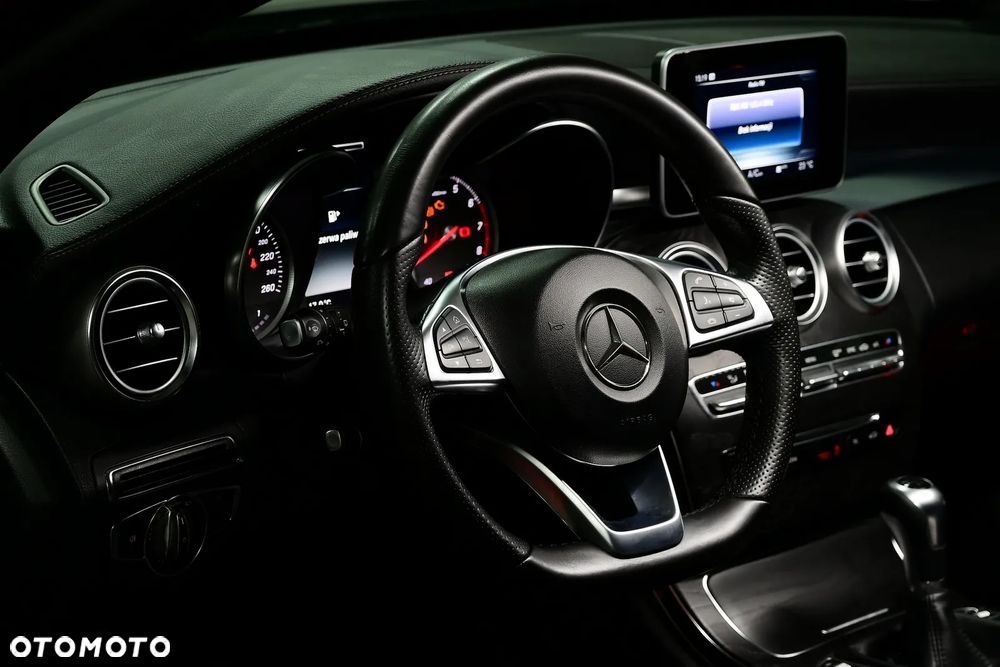 Mercedes-Benz Klasa C 180 AMG Line - 24
