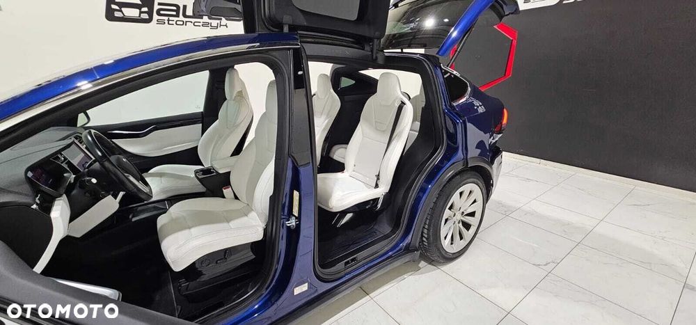 Tesla Model X - 31