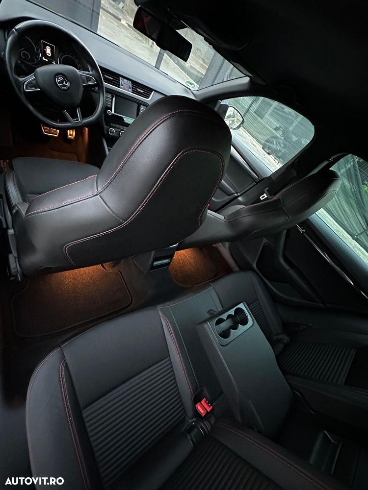 Skoda Octavia Combi Diesel 2.0 TDI DSG RS - 17