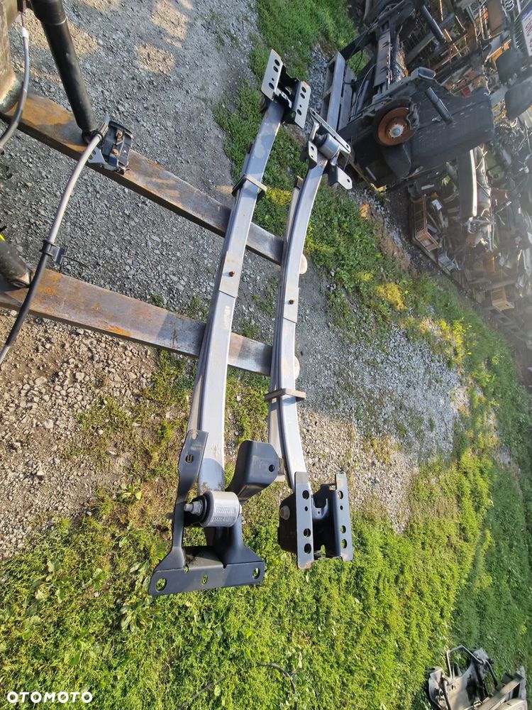 RESOR 3 PIÓRA RENAULT MASTER IV 550200016R