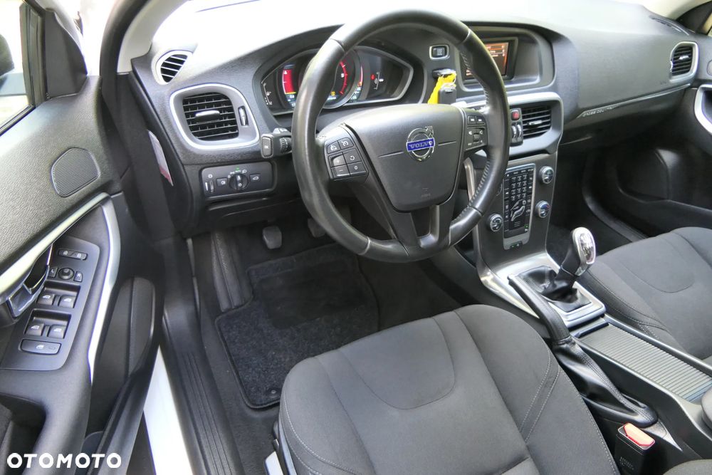 Volvo V40 - 18
