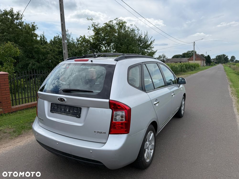 Kia Carens - 5
