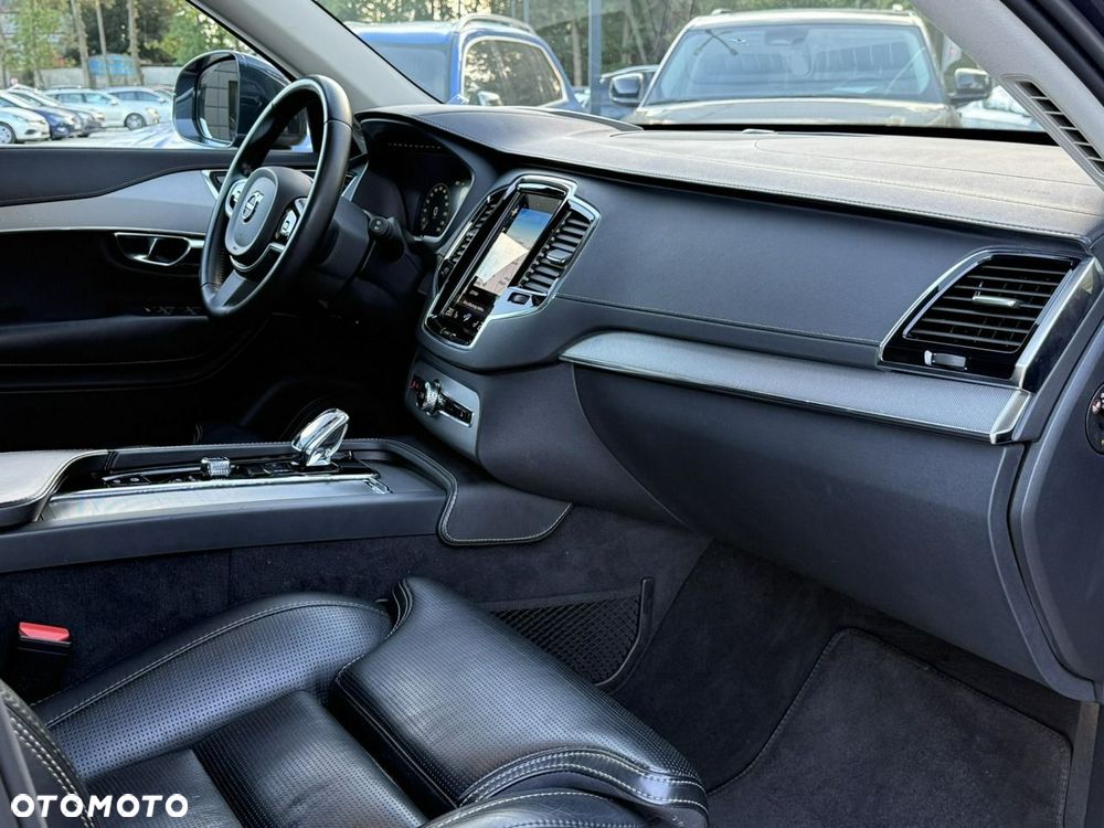 Volvo XC 90 - 22