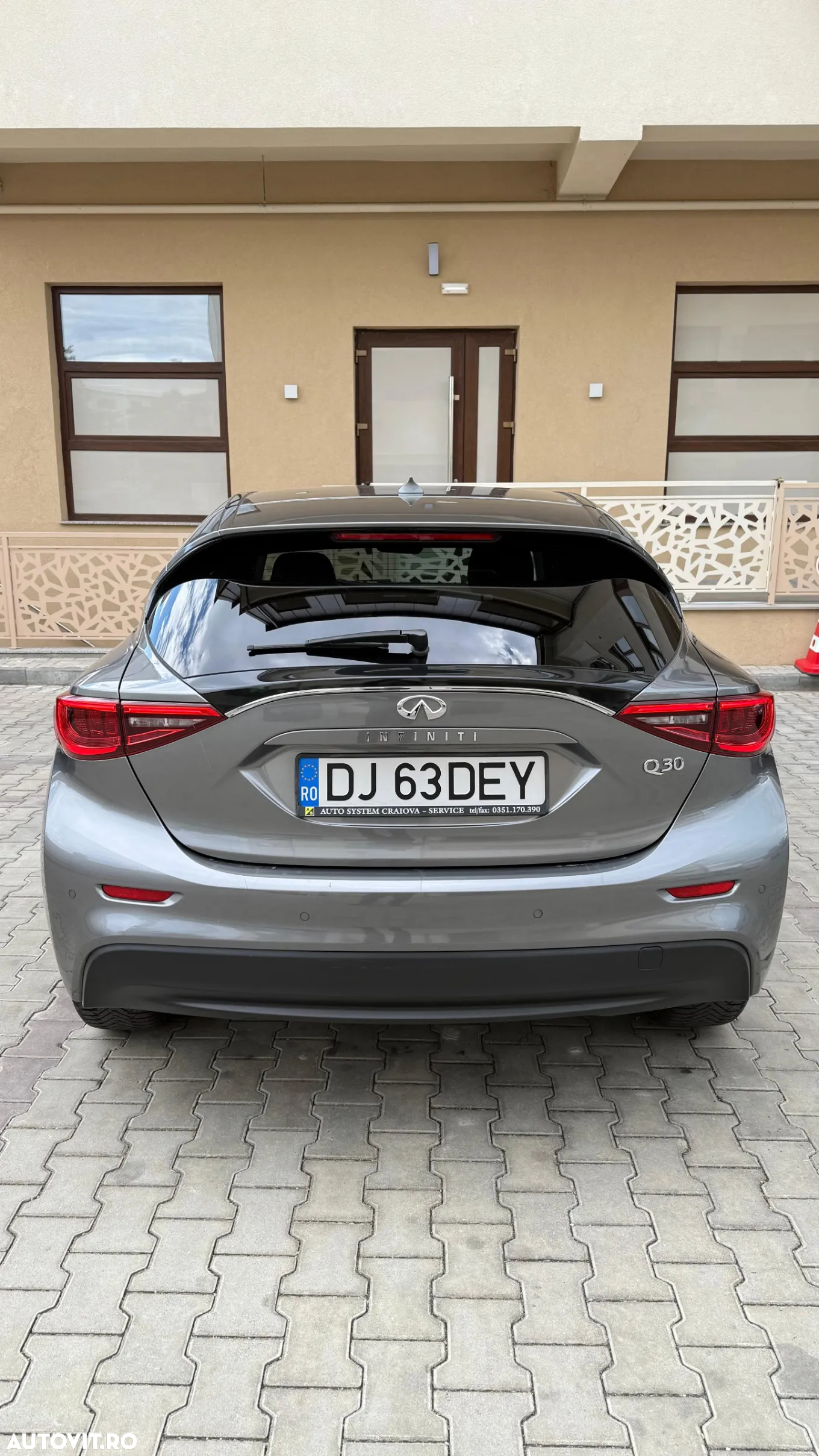 Infiniti Q30 1.5d DCT Premium City Black - 6