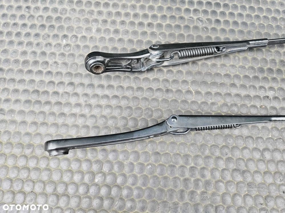 Ramiona 8K1955407 8K1955408 Ramie Wycieraczki Przod Przednie Europa Komplet Audi A4 B8 A5 - 2