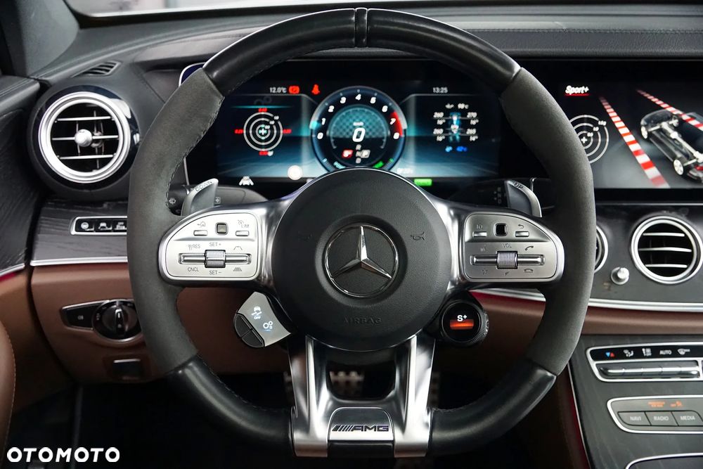 Mercedes-Benz Klasa E AMG 53 4-Matic+ - 39